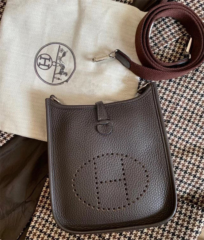  minimalist crossbody bag styled with outfit