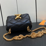  signature tote bag styled with outfit 18