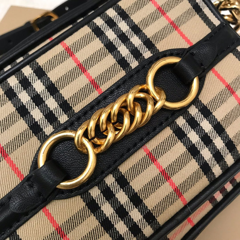 Ziva's Charm handbag – close-up view (one versatile size)