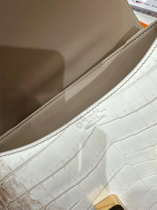  Graceful tote bag front view 7