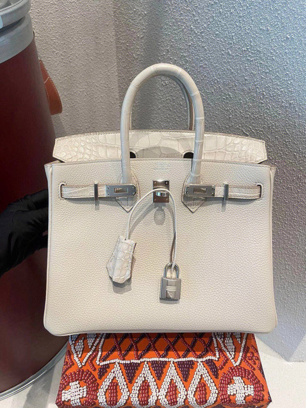 Fluid handbag styled for everyday wear