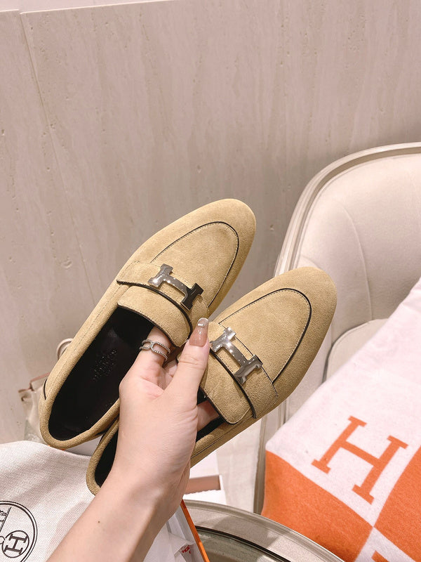 Hermes shoes Style 261 - side profile detail (alternate angle)