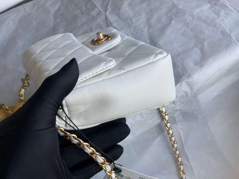 Zivas Charm Modern Minimalist Look Everyday Handbag (Everyday Luxury Essential) – Close-Up Detail
