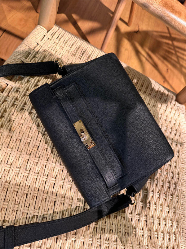 Fluid handbag styled for everyday wear