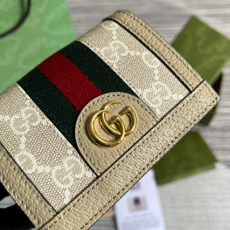Styled lifestyle shot of classic everyday-luxe women's handbag – women's everyday handbag