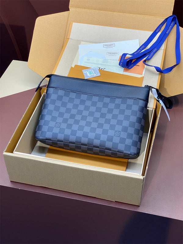  tote bag interior and compartment view