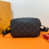  Tailored structured bag carried on shoulder