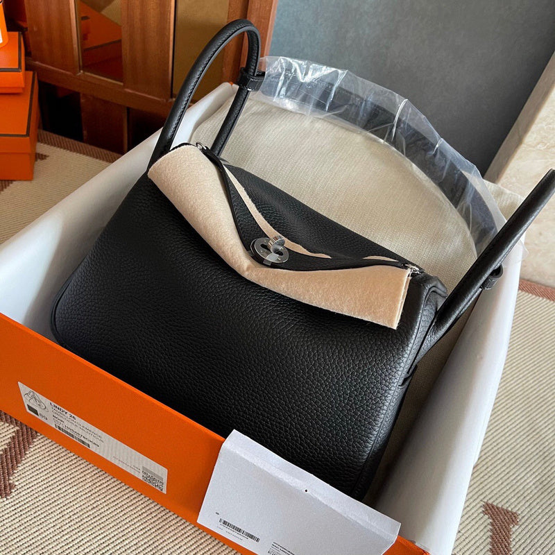 Effortless handbag styled for everyday wear