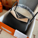 Effortless handbag styled for everyday wear