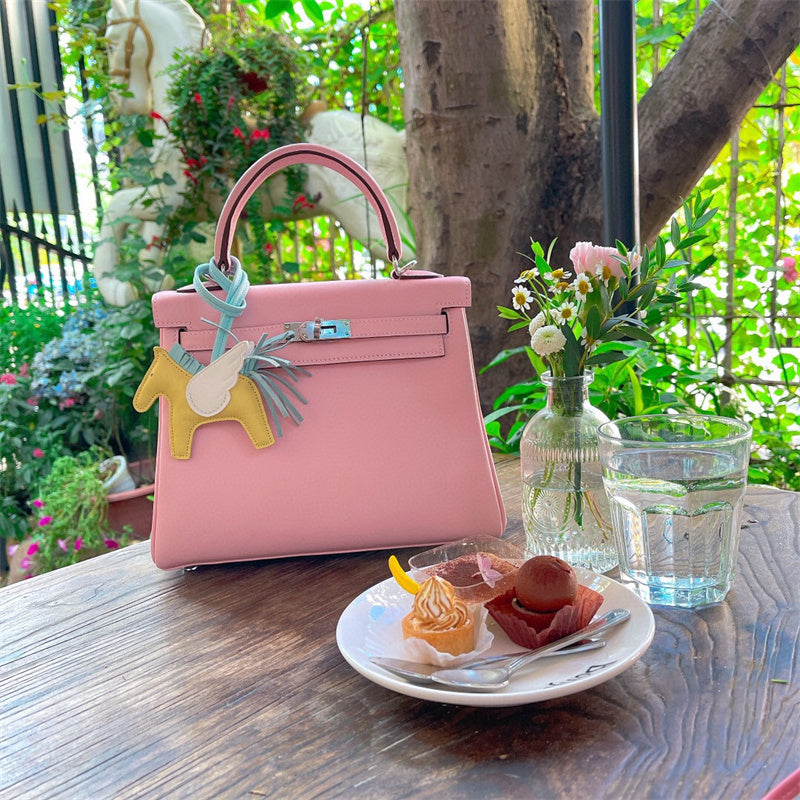 Streamlined bag women's premium everyday handbag