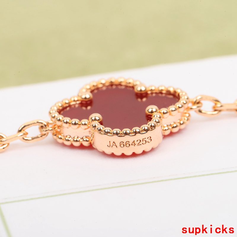 Front view of Van Cleef & Arpels unisex jewelry piece