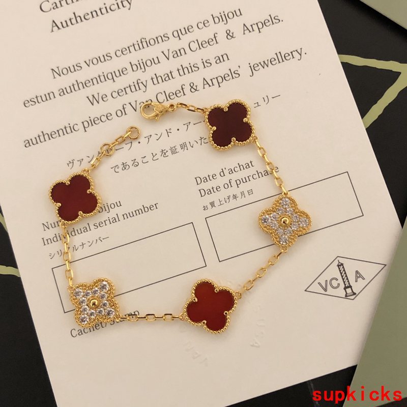 Close-up detail view of Van Cleef & Arpels unisex jewelry piece