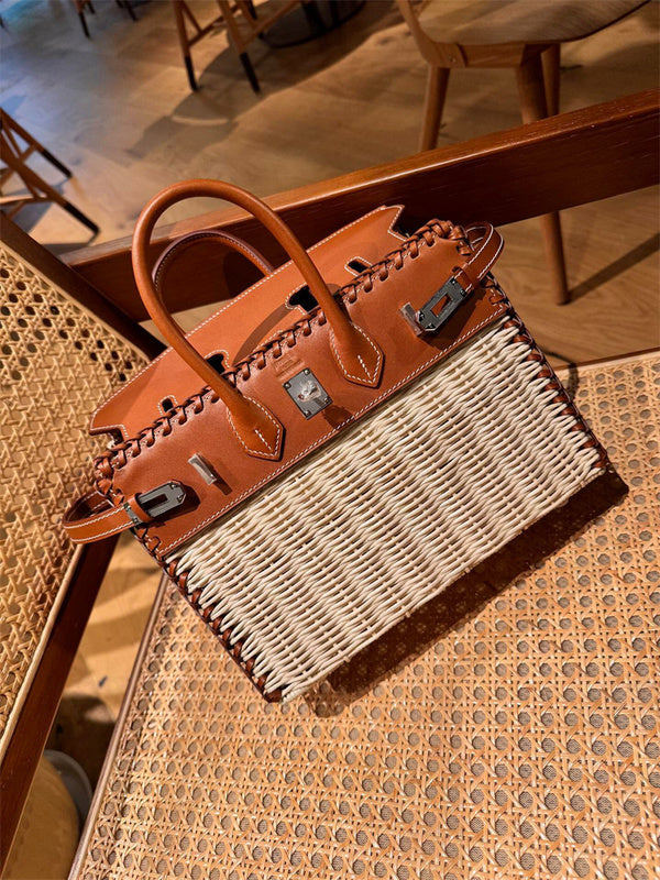  Tailored carryall bag carried on shoulder