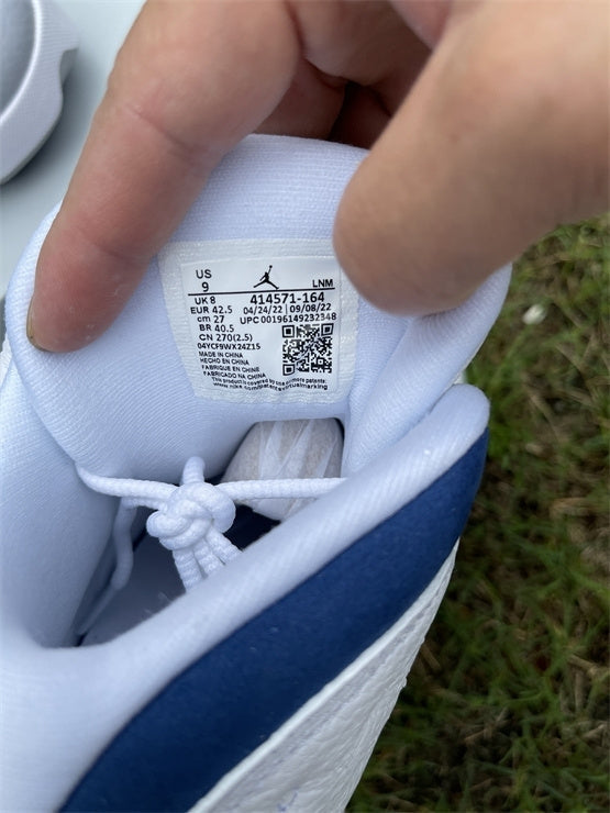 Nike Men's & Women's Premium Low-Top Trainers — Style 229 interior view