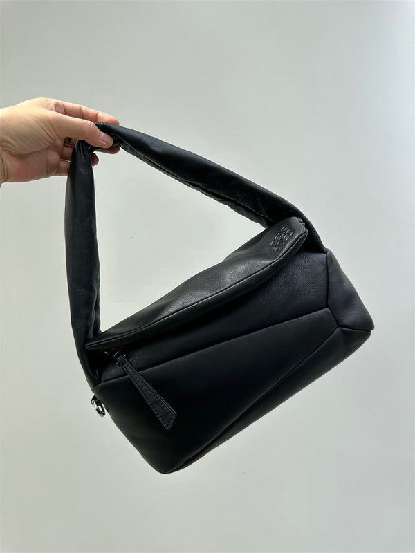 Ziva's Charm handbag – close-up view (28.5cm*14cm*10.2cm)