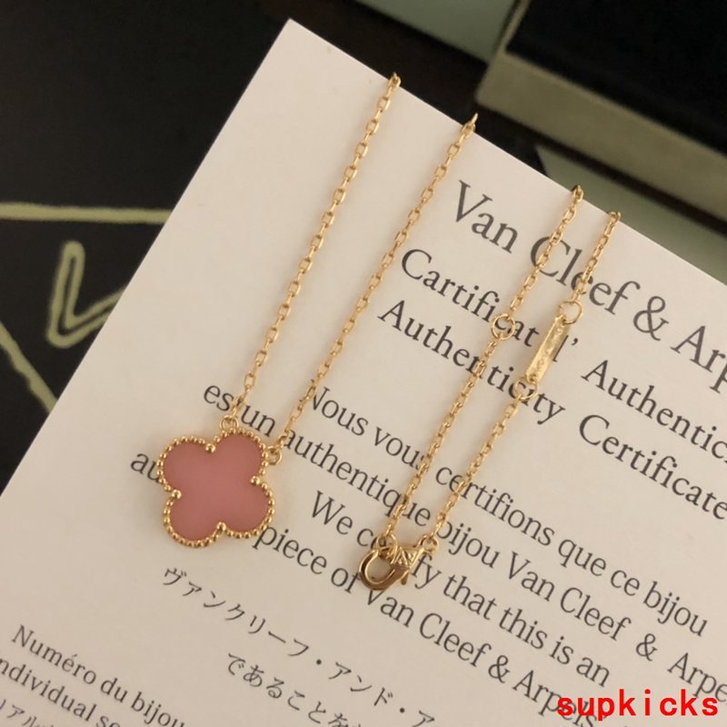 Side view of Van Cleef & Arpels unisex jewelry piece
