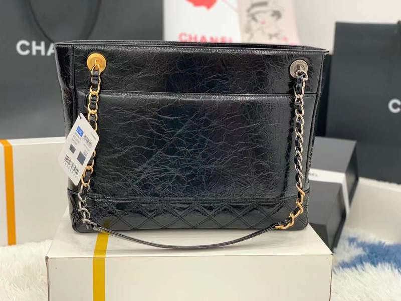 Zivas Charm Chic Craftsmanship Luxury Handbag (Structured Everyday Essential) – Close-Up Detail