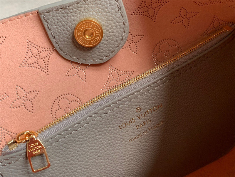  shoulder bag close-up of hardware and finish