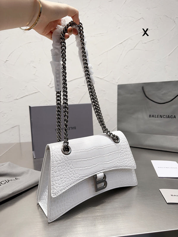 Ziva's Charm handbag – close-up view (one versatile size)