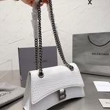 Ziva's Charm handbag – close-up view (one versatile size)