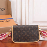  chic shoulder bag detail view showing craftsmanship 8