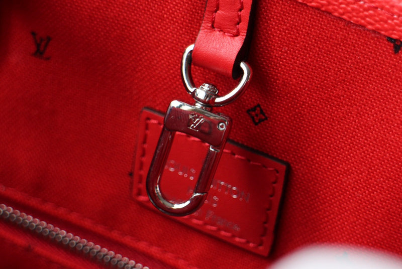 Styled lifestyle shot of everyday-luxe sleek women's handbag – women's designer-style accessory