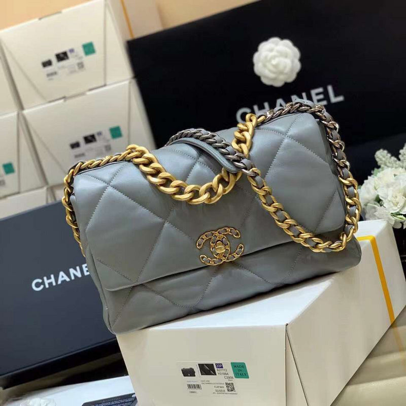  women's handbag, spacious design, view 1