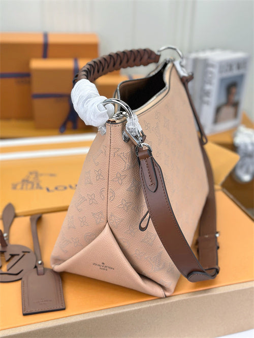  shoulder bag interior and compartment view 9