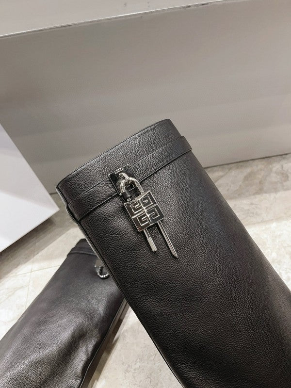 Givenchy shoes Style 166 - sole and craftsmanship detail