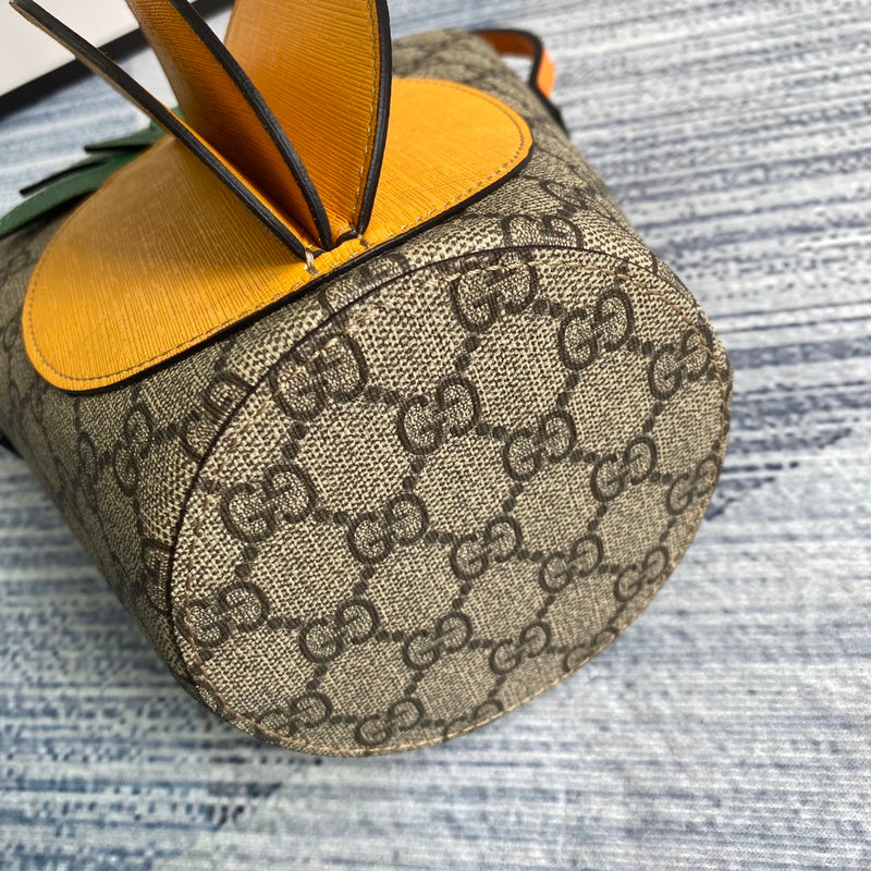 Handle and strap detail of statement premium women's handbag – women's statement bag