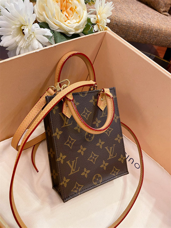  handbag interior and compartment view