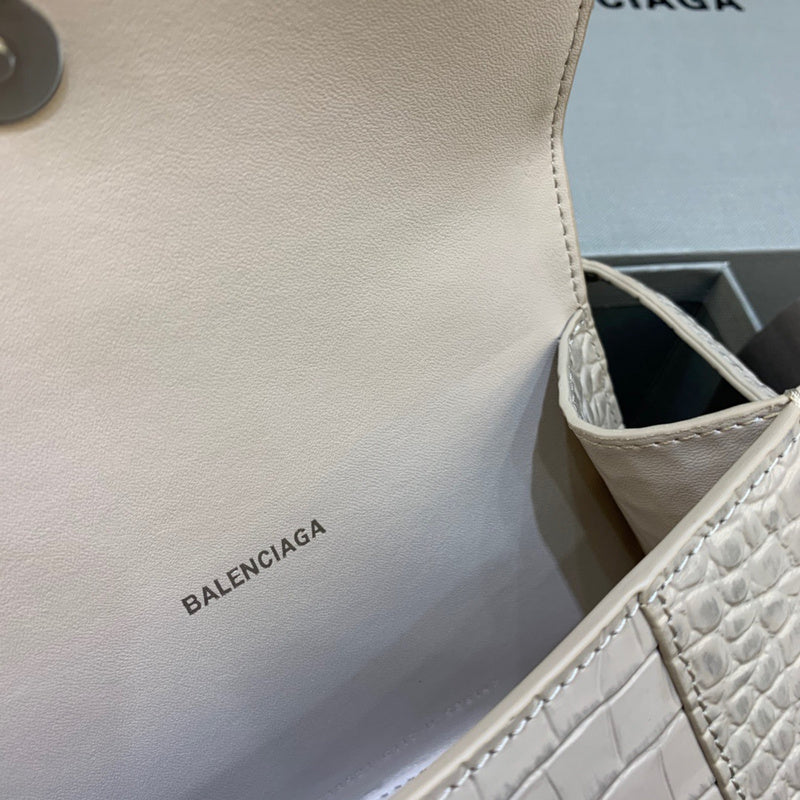 Structured Vegan Leather Handbag - Versatile Everyday Design | Women's Luxury Handbag #570 - texture close-up (image 9) of designer-inspired handbag
