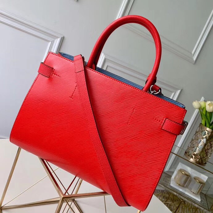 Close-up detail of premium everyday-luxe women's handbag – women's everyday handbag