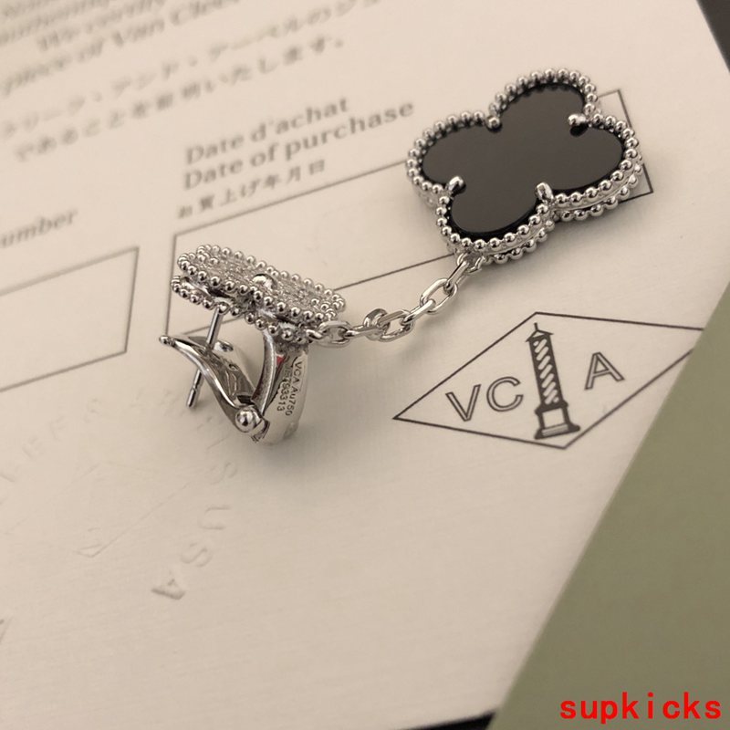 Front view of Van Cleef & Arpels unisex jewelry piece