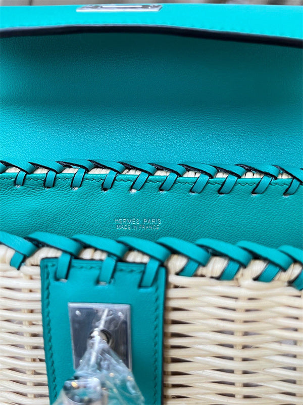  shopper bag interior and compartment view 15