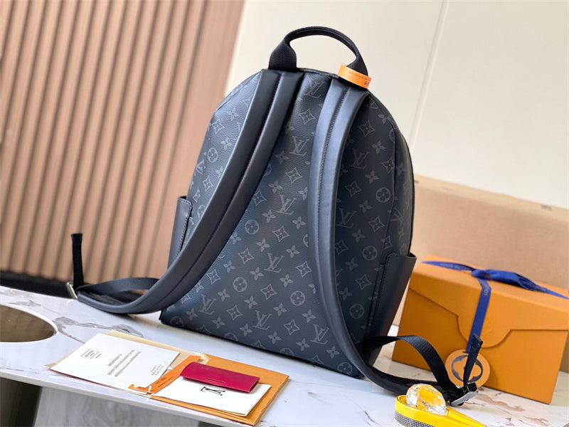  classic shopper bag styled with outfit