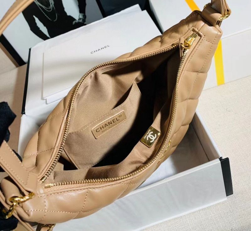  spacious purse view 10