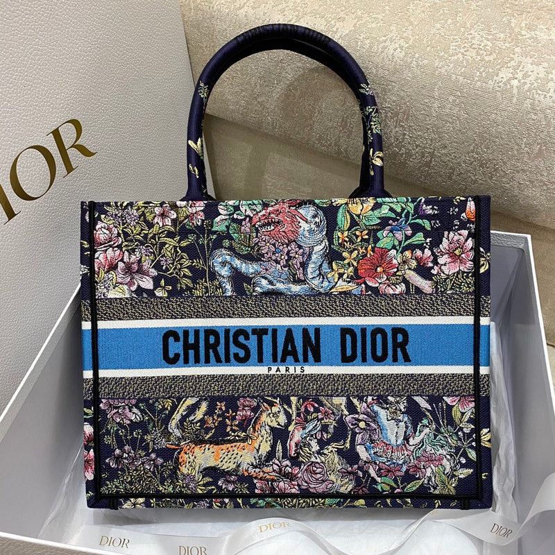 Side profile of refined signature women's handbag – women's designer-style accessory