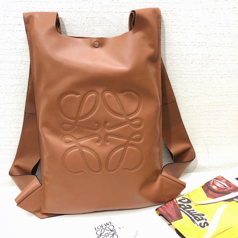 Ziva's Charm handbag – detail view (35cm*0.3cm*49cm)
