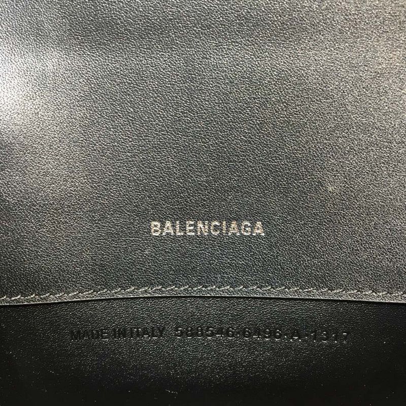 Polished Vegan Leather Handbag - Everyday Elegance | Women's Premium Handbag #869 - close-up detail shot (image 3) of designer-inspired handbag