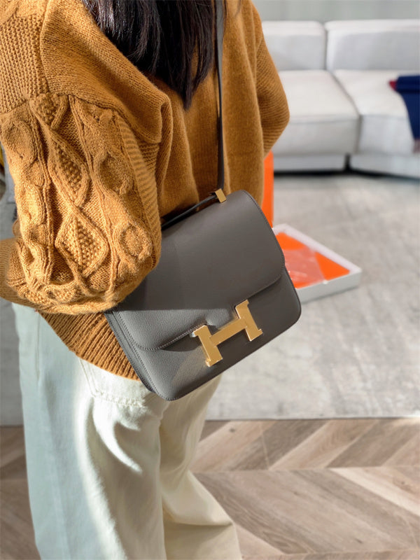 Side view of streamlined structured handbag