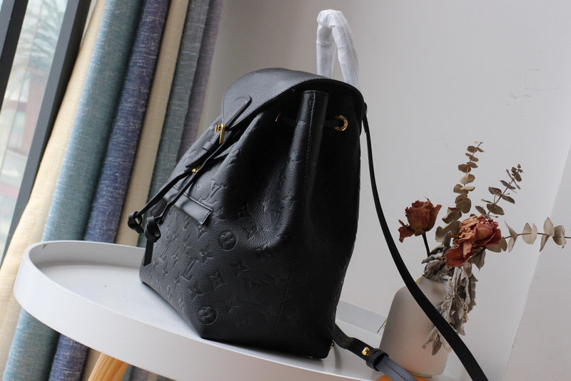 Handle and strap detail of classic chic women's handbag – women's premium purse