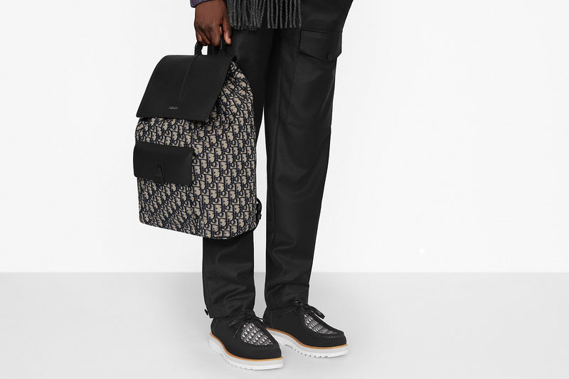 Close-up detail of premium everyday-luxe women's handbag – women's luxury accessory