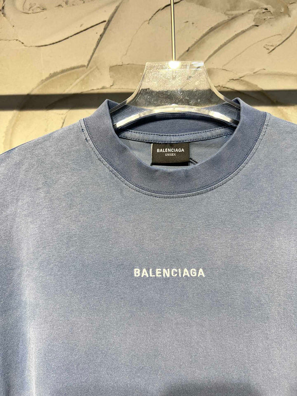 Three-quarter angle view of Balenciaga luxury piece style No.046