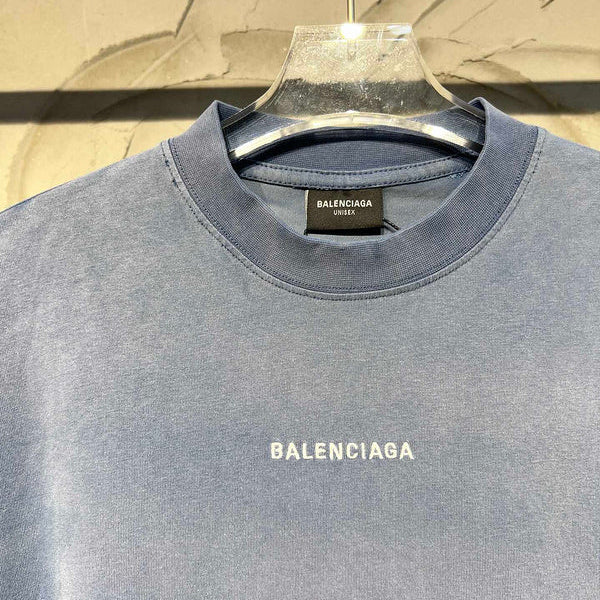 Three-quarter angle view of Balenciaga luxury piece style No.046