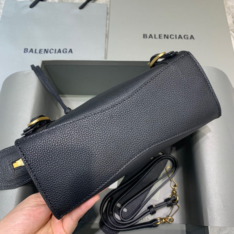Effortless Faux Leather Handbag - Versatile Everyday Design | Women's Luxury Handbag #320 - hardware and detail close-up (image 5) of designer-inspired handbag