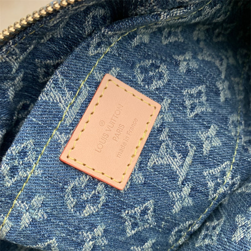  structured bag interior and compartment view 9