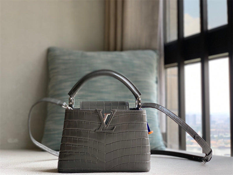  shopper bag interior and compartment view 39