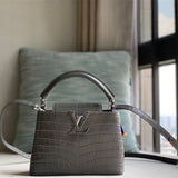  shopper bag interior and compartment view 39