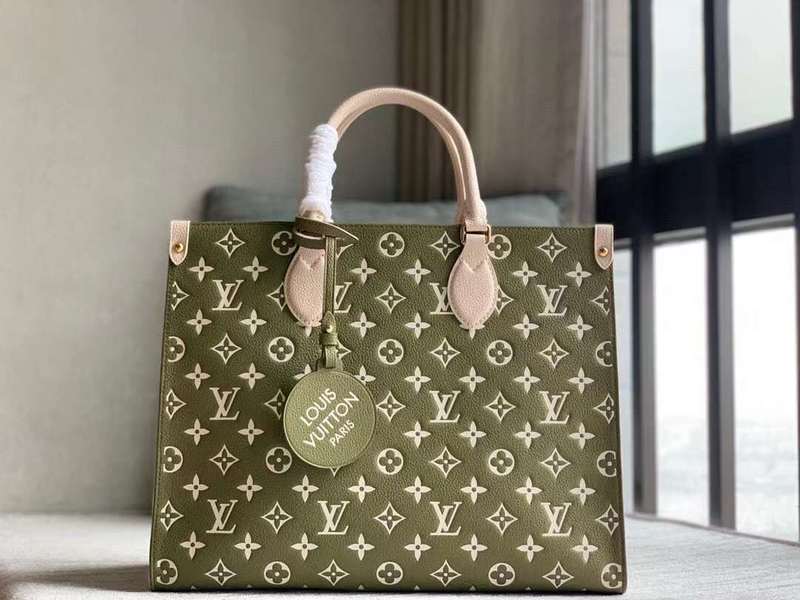 Side profile of statement chic women's handbag – women's everyday handbag